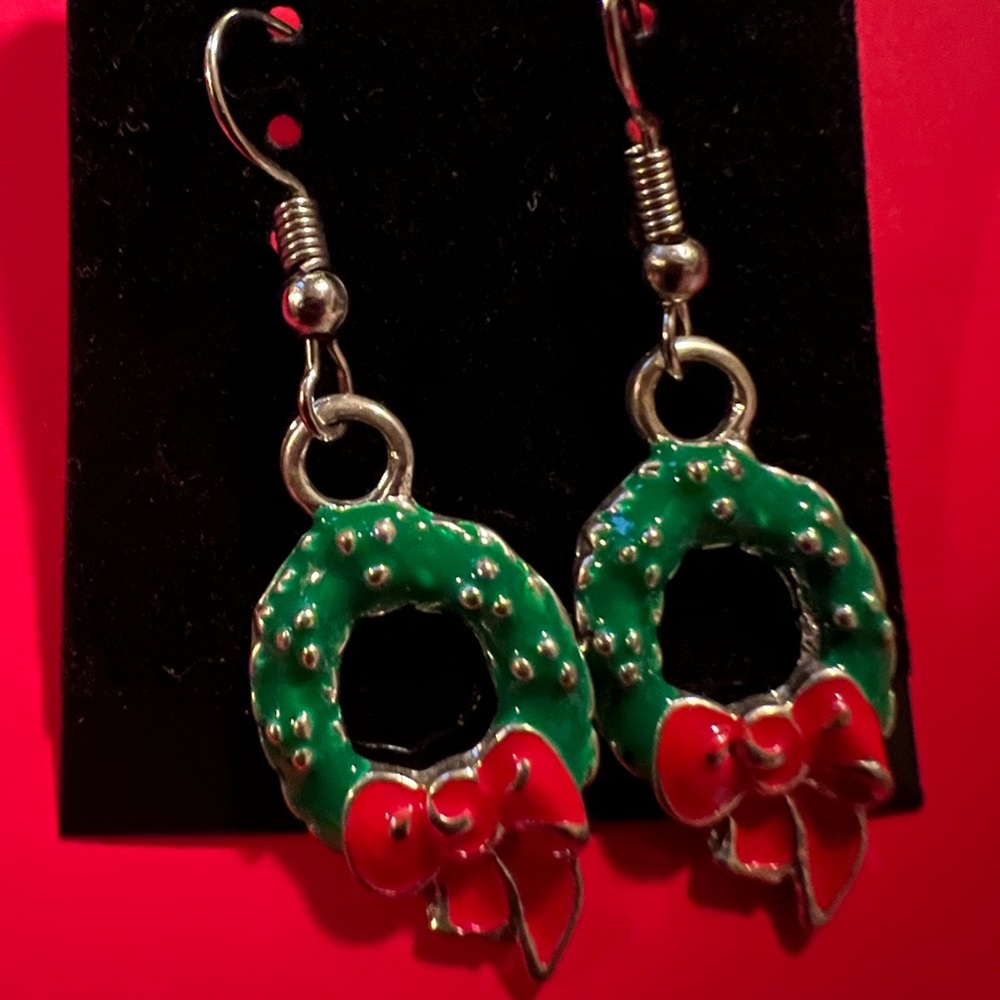 Festive Green Wreath Earrings